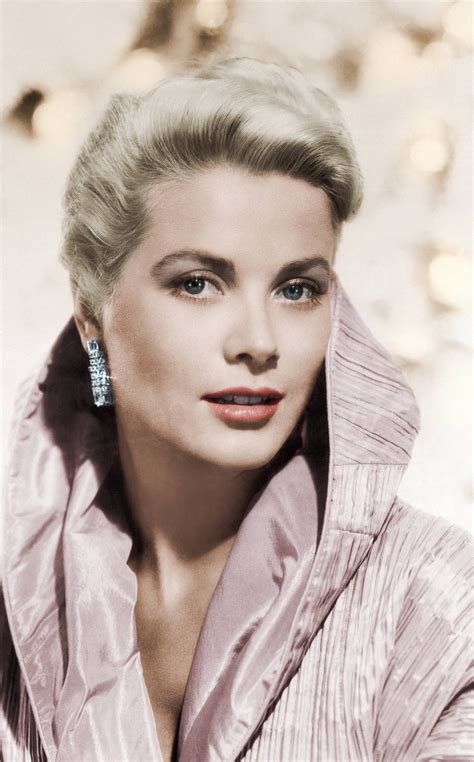 Grace Kelly .